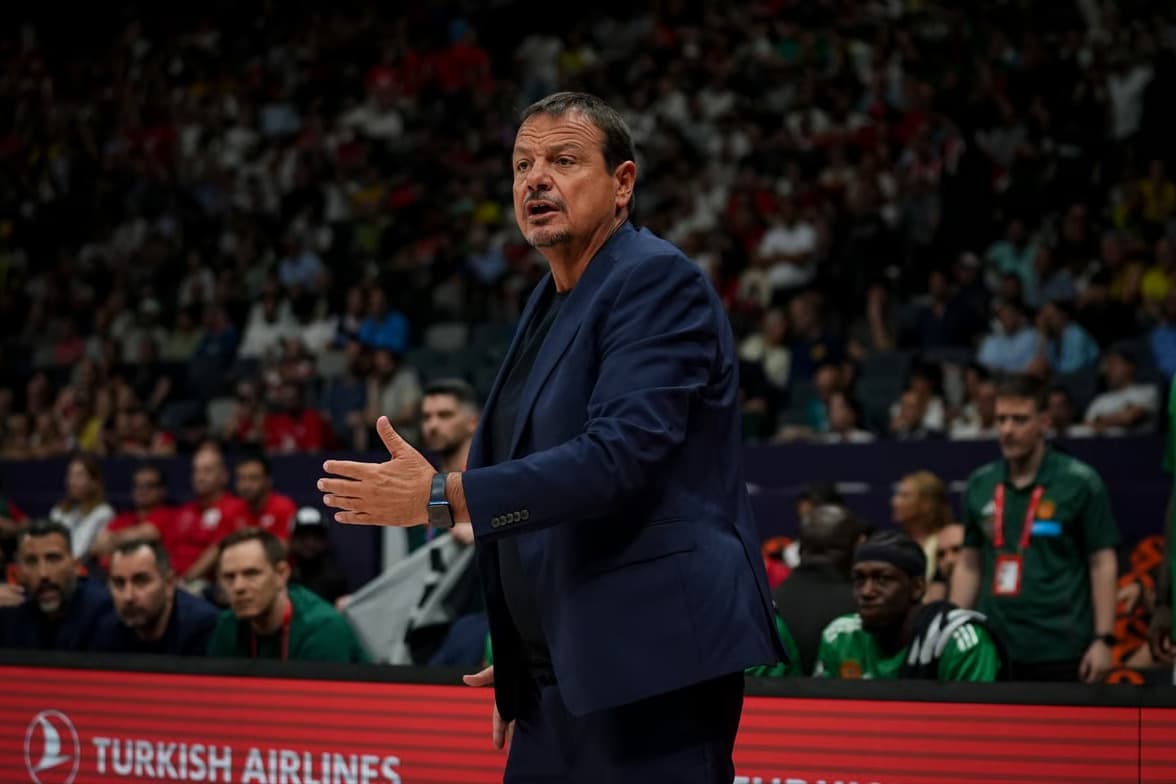 Yunanistan'da ortalık karıştı: Maç ertelendi, Ataman hedefte