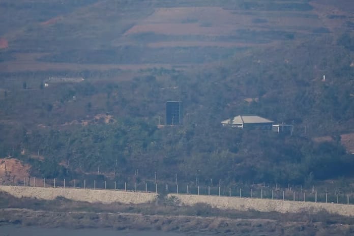 Kuzey Kore sınırdaki propaganda hoparlörlerini kaldırdı