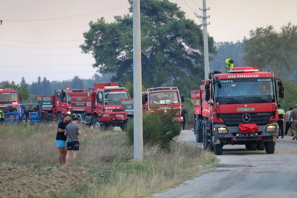 Muğla ve Antalya'da orman yangınları: Serik kontrol altında, Menteşe'de mücadele sürüyor