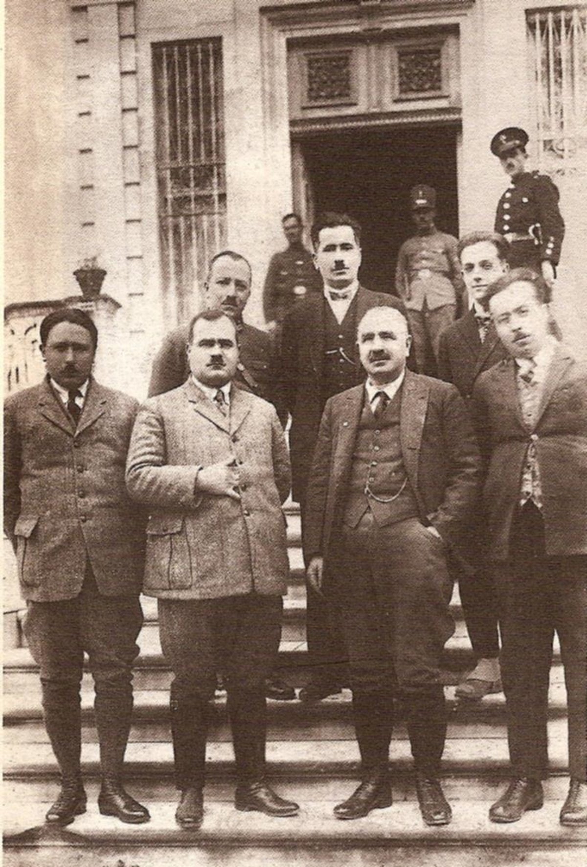 İdamla yargılanan Cevat'a kader bir fırsat daha vermiş ve cezası Bodrum'a kalebent olarak gönderilmesiyle neticelenmişti. Üstelik Mahkeme reisi gaddarlığı ile bilinen Ali Çetinkaya'ydı.