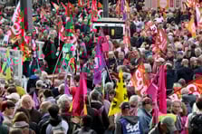 Fransızlar kemer sıkma politikalarına karşı grevde