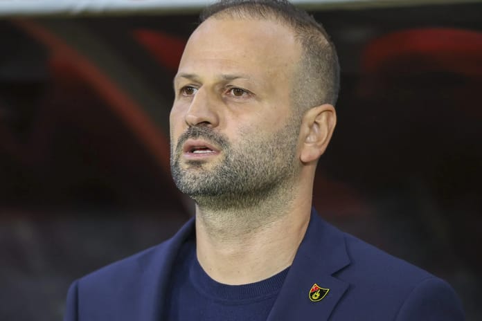 Sivasspor, teknik direktör Osman Zeki Korkmaz'la anlaşma sağladı: Kırmızı beyazlıları yeniden Süper Lig'e çıkarma sözü verdi