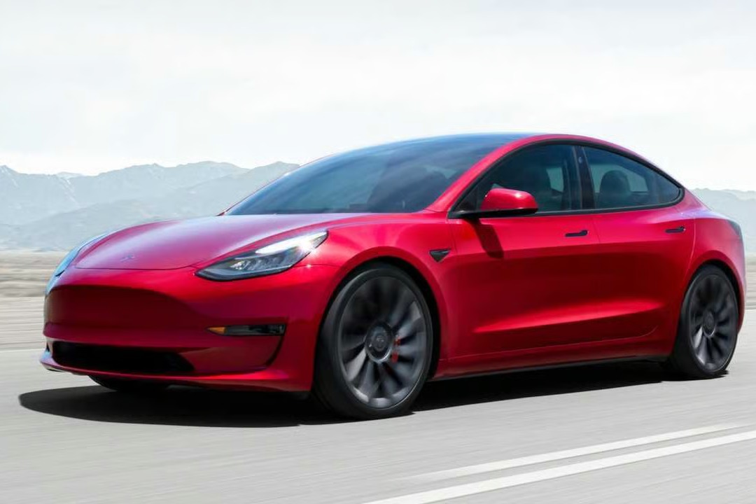 Elektriklide Zirve Değişmedi: Lider Tesla