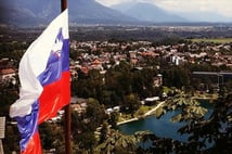 Slovenya İsrail'e silah ambargosu uygulayan ilk AB üyesi oldu