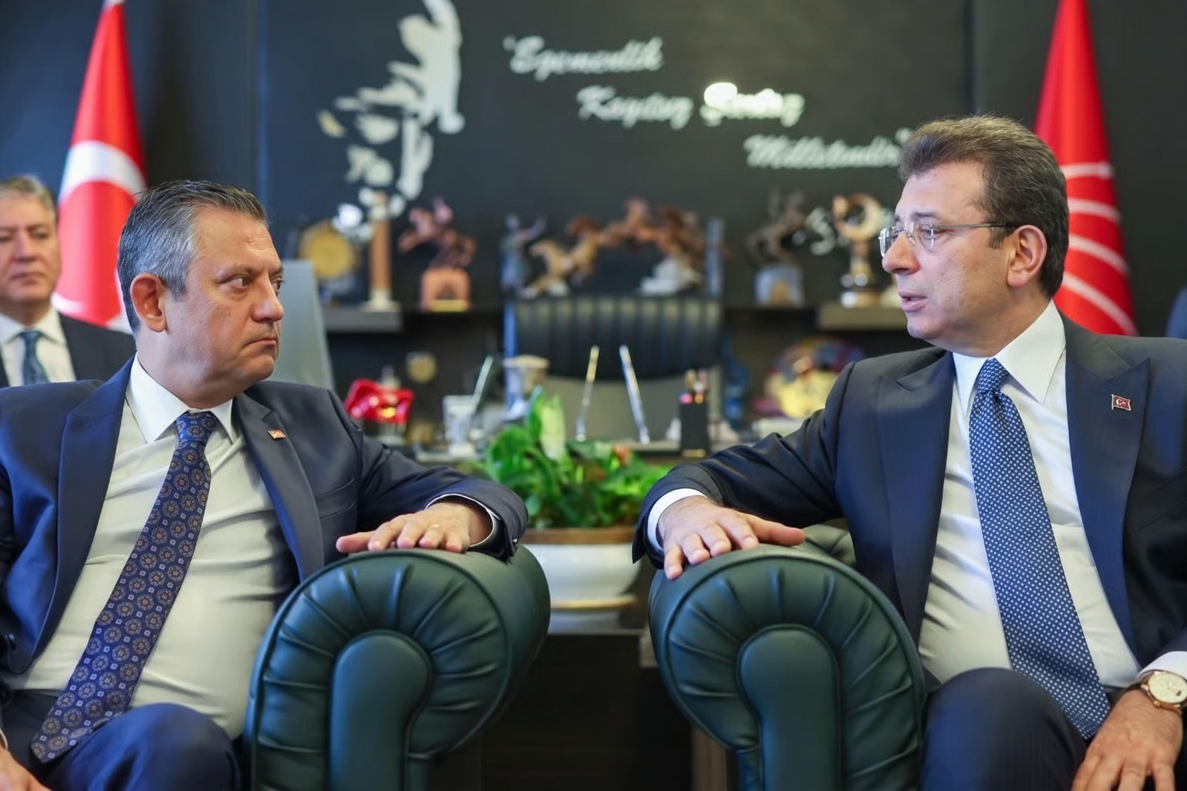 CHP kulislerini karıştıran iddia! Yeni partiyi Özel mi, İmamoğlu mu kuracak? 