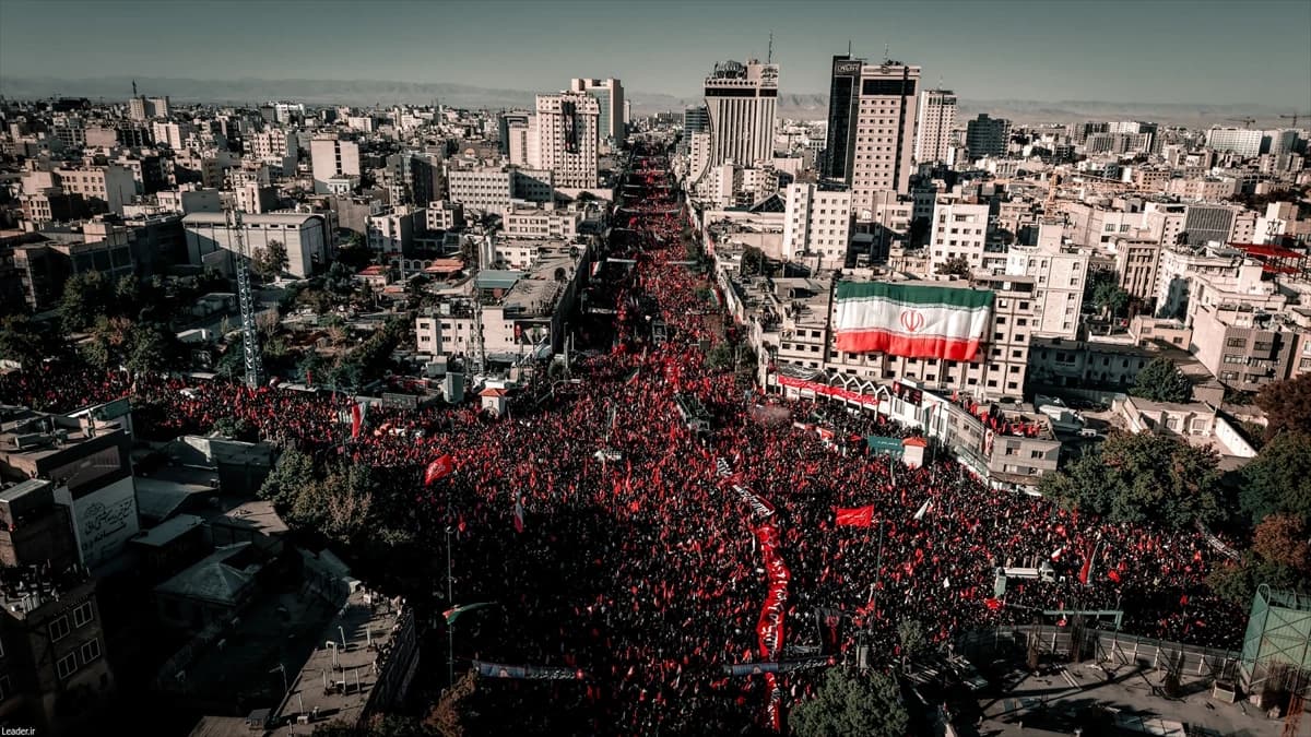 ABD ve İsrail'in saldırılarında öldürülen Hamaney defnedildi