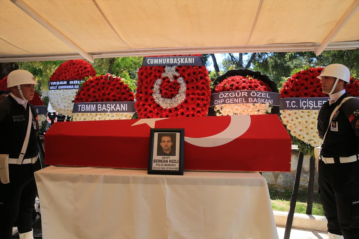 Şehit polis Serkan Hızlı son yolculuğuna uğurlandı