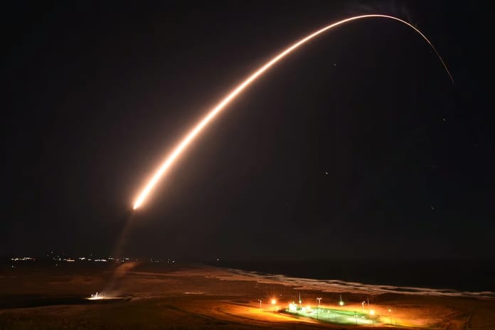 ABD Minuteman III kıtalararası balistik füzesini test etti