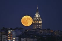 Gökyüzü şöleni başlıyor: Yılın son Süper Ay'ı bu gece görünecek