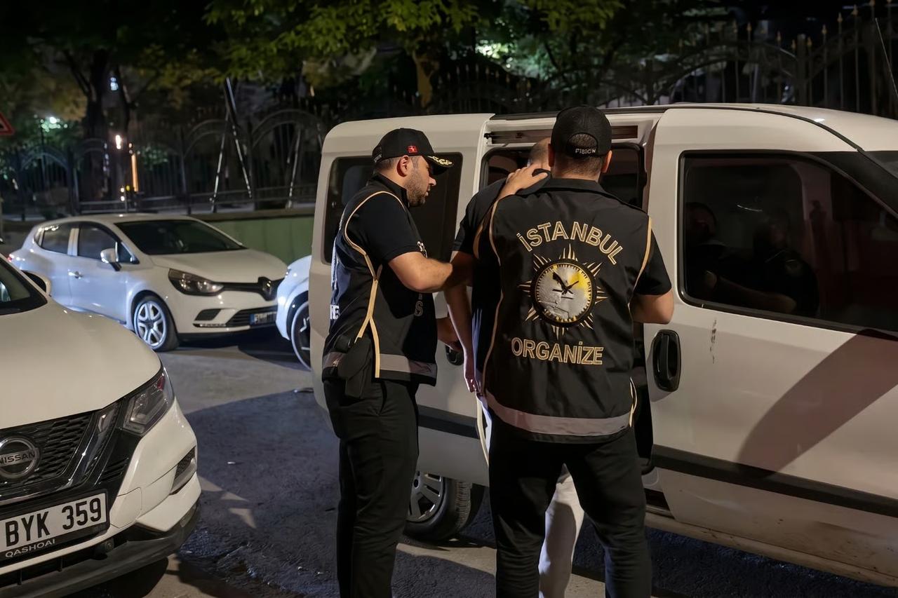 Suç örgütlerine bilgi sızdıran köstebeklere operasyon!
