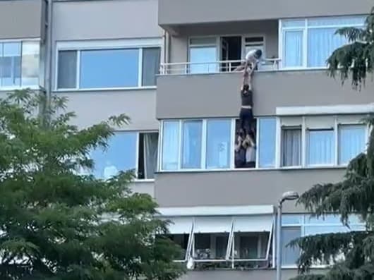 İstanbul'da intihar girişimi: Komşuları son anda kurtardı