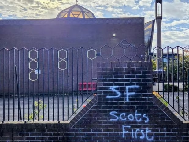 Glasgow’un kalbinde nefret saldırısı: Merkez Camii hedefte