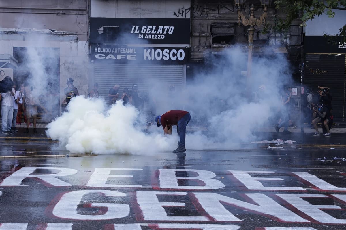 Arjantin'de binlerce işçi Milei'ye karşı sokağa çıktı