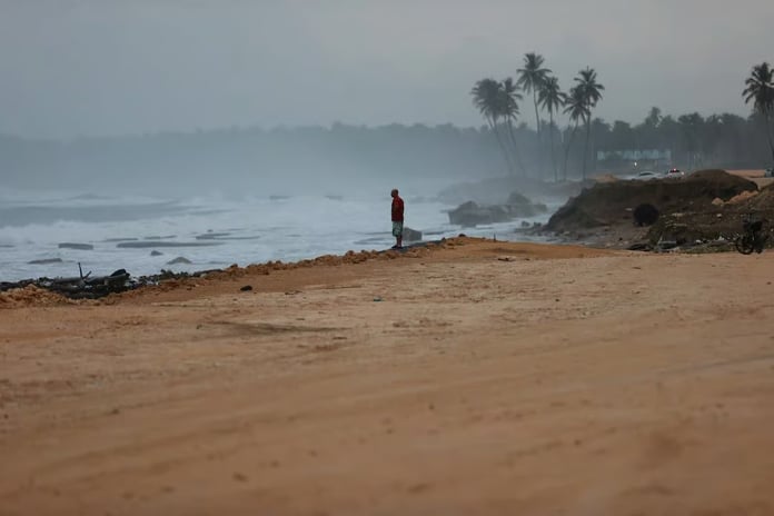 Erin kasırgası ABD kıyılarını vurmaya başladı