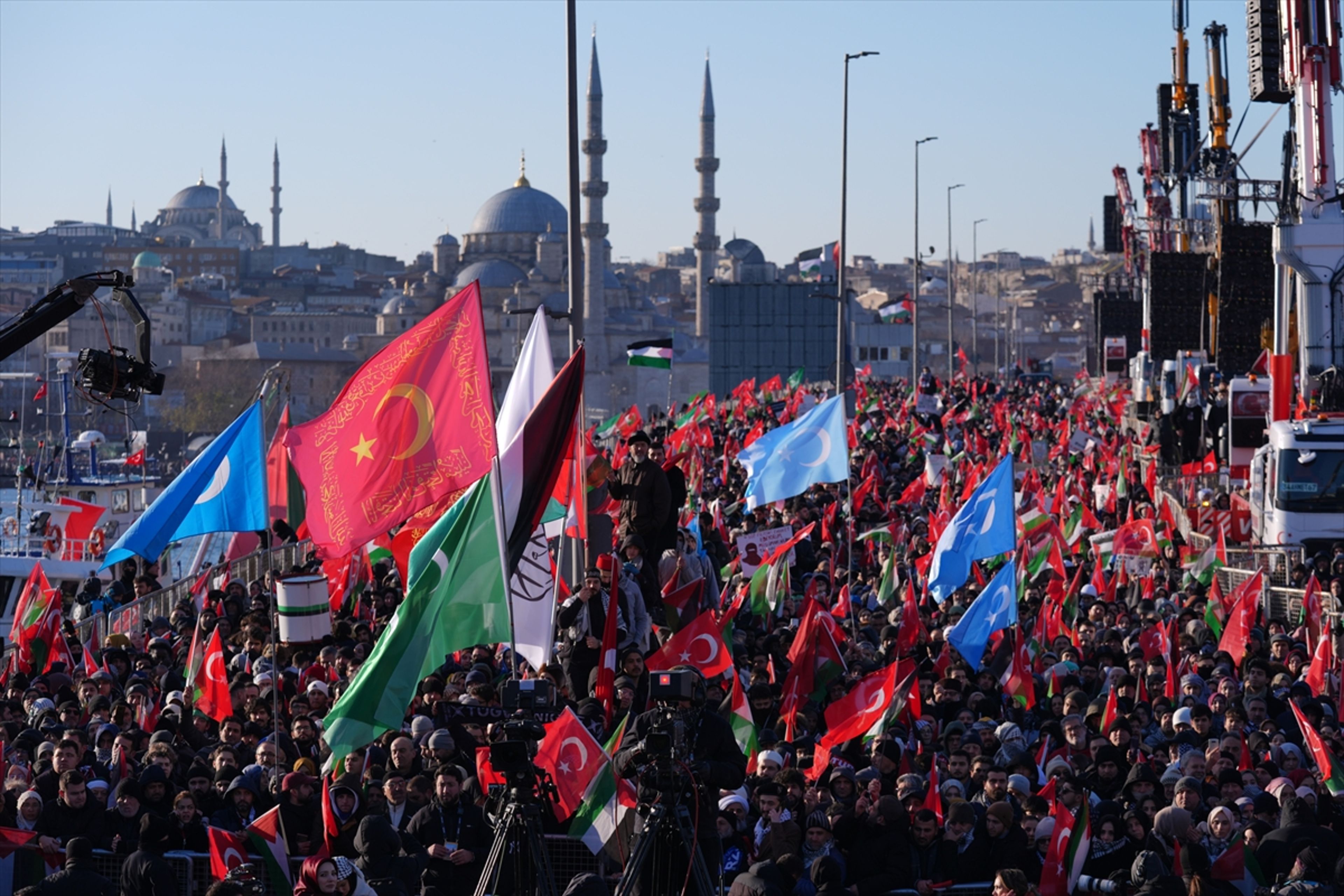 "Müslümanlar olarak bizim bir borcumuz var"