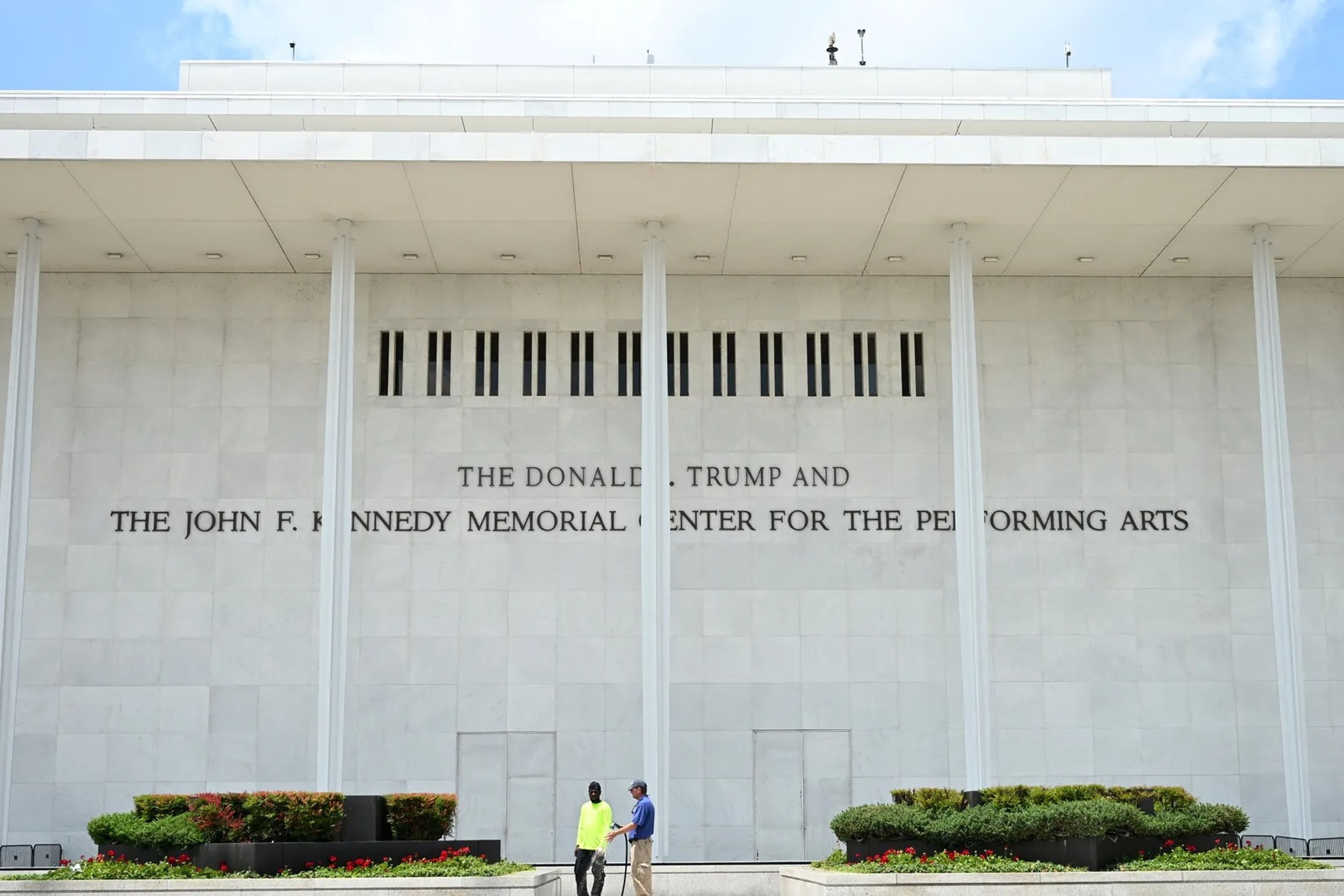 ABD Başkanı Donald Trump'ın adı Kennedy Center'dan kaldırılıyor