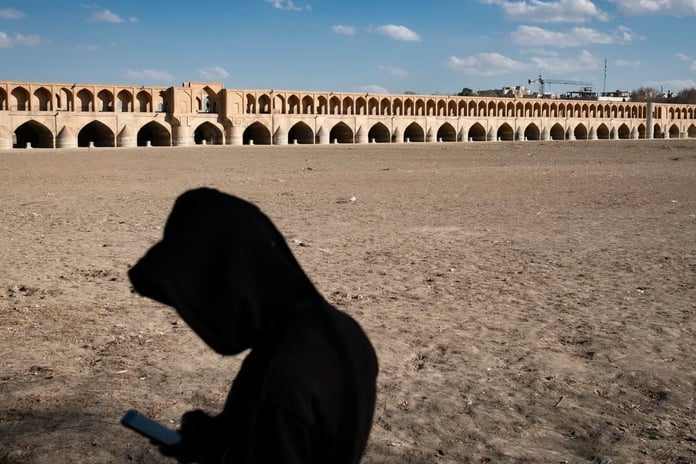 İran çareyi denizde buldu: 17 eyalete boru hattıyla su getirilecek