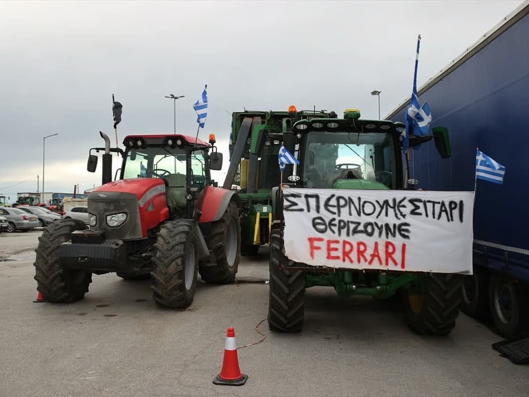 Yunanistan'da çiftçiler ayakta