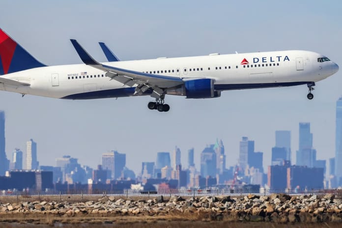 Salt Lake City-Amsterdam seferi yapan uçak acil iniş yaptı