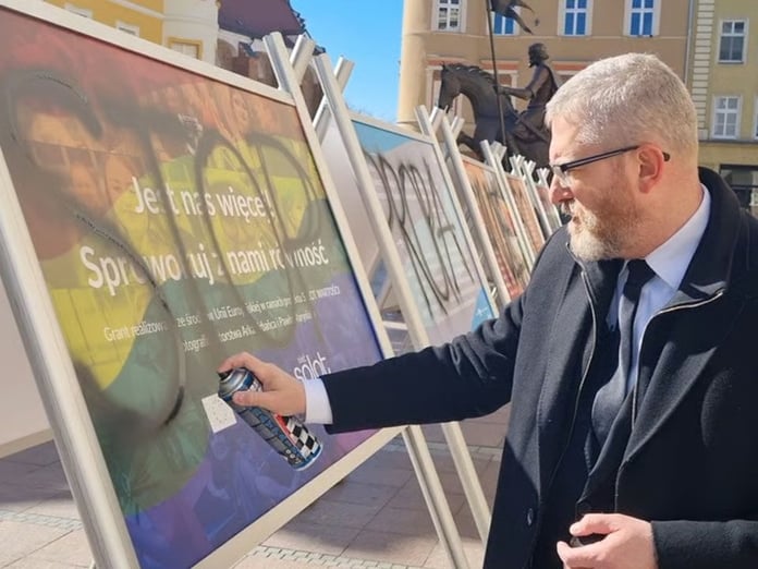 Polonyalı siyasetçi meclisteki LGBT propagandasına "dur" dedi