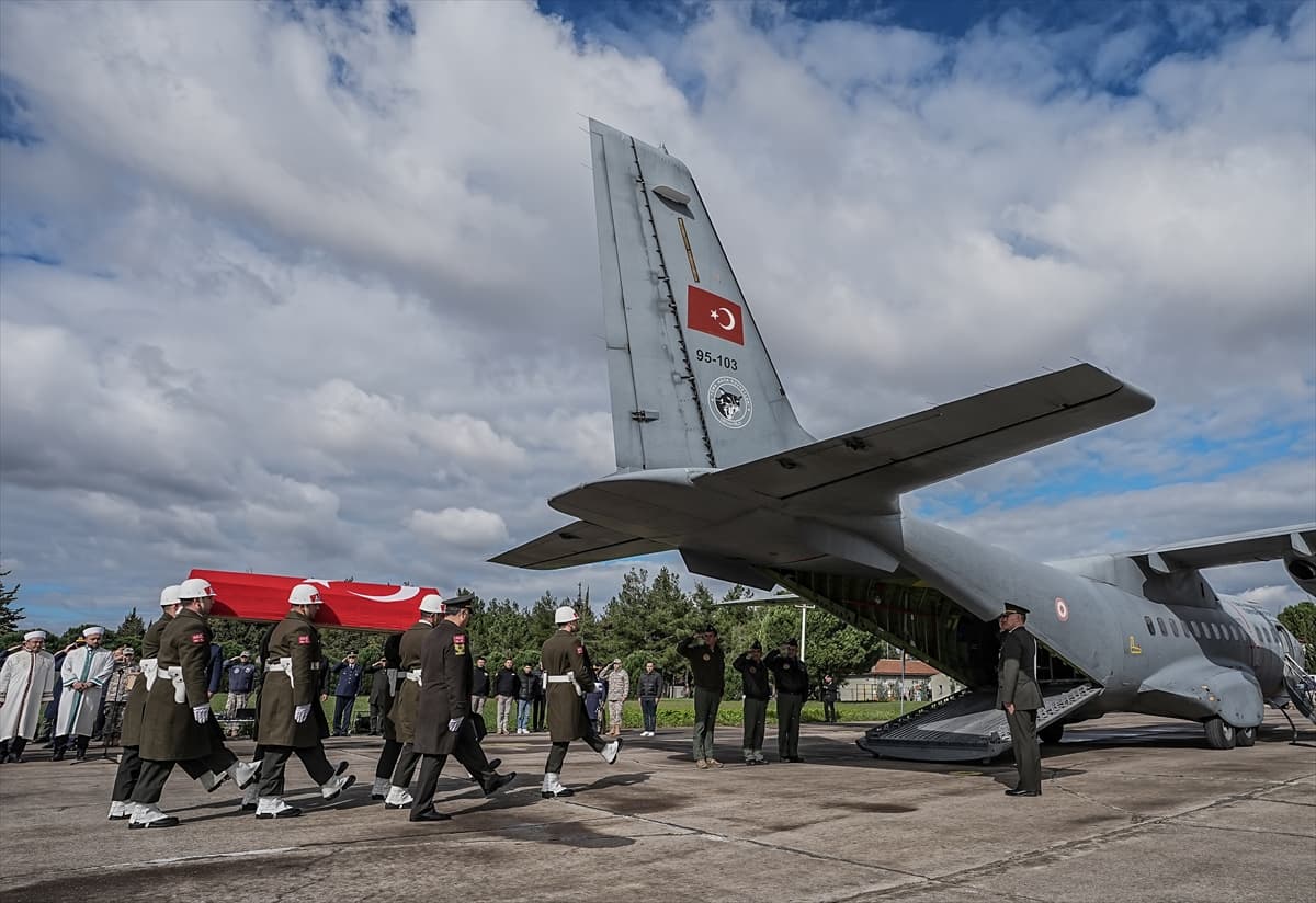 Balıkesir’de düşen F-16 savaş uçağında şehit olan pilotumuz için tören düzenlendi
