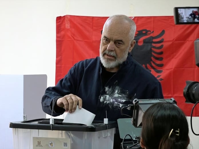 Arnavutluk seçimlerinin galibi Başbakan Edi Rama oldu