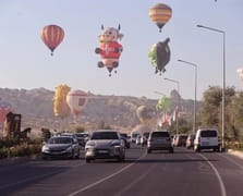 Kapadokya semalarında figürlü balon şöleni