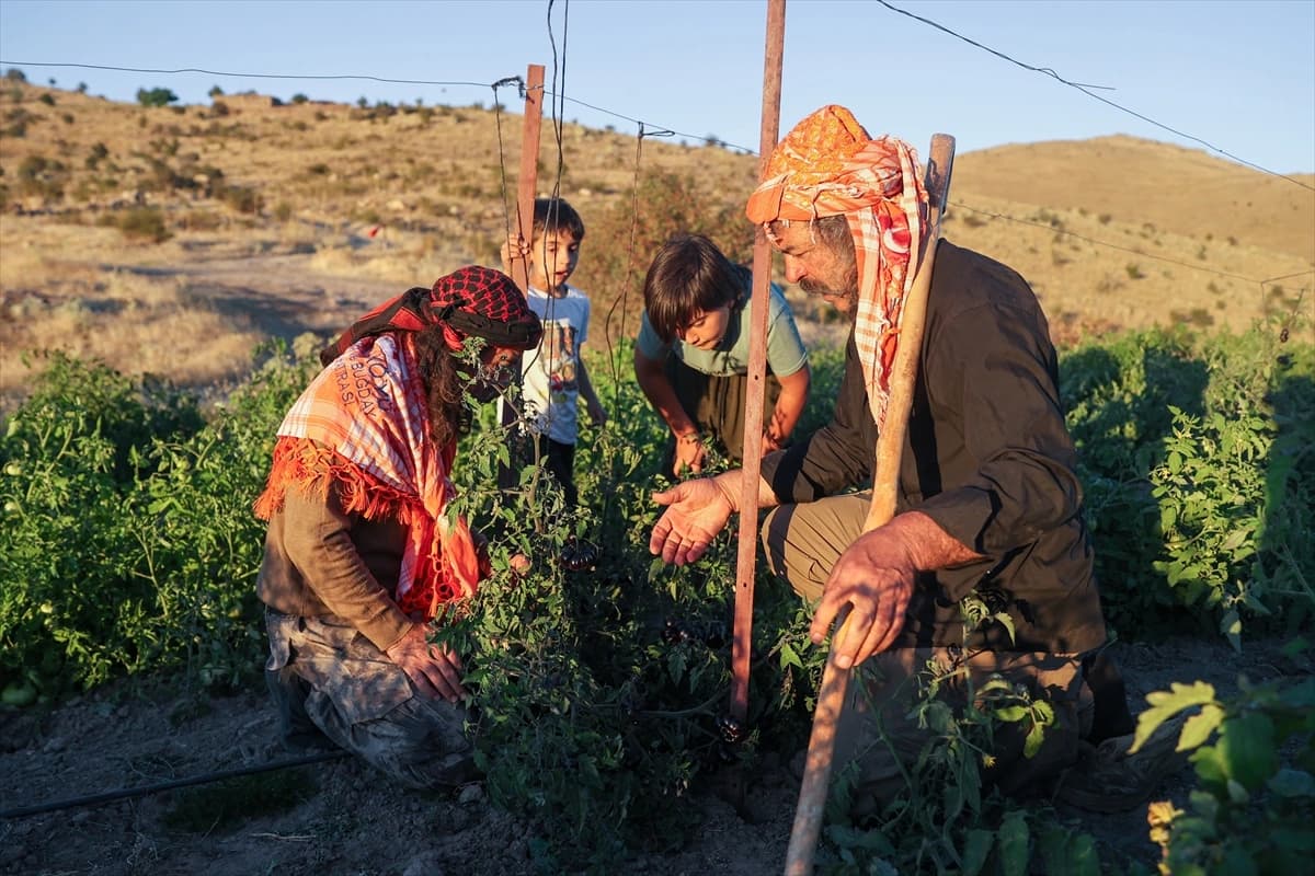Kültürlerini yeni kuşaklara aktarıyorlar