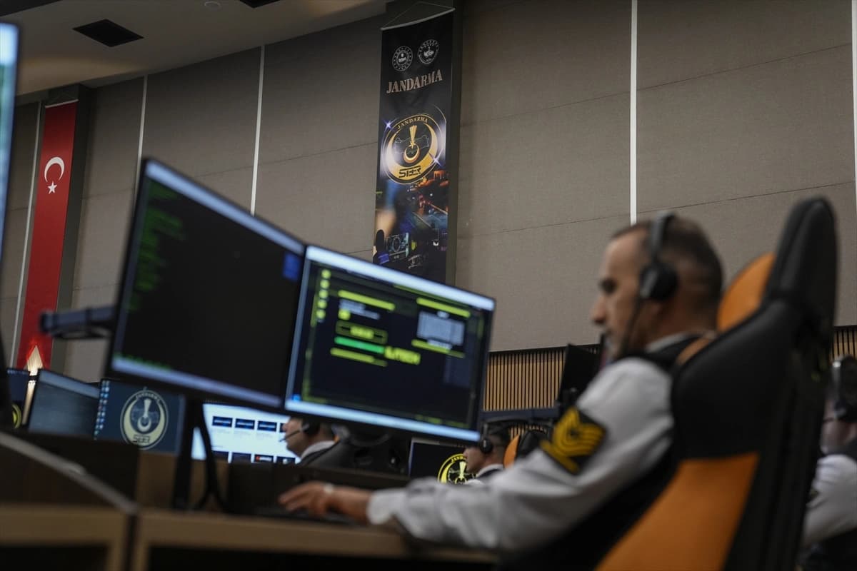 Jandarma uyarıyor! Yapay zekayı dertleşme aracı olarak görmeyin