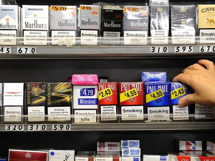 Birleşik Krallık'ta dumansız nesil yasası kabul edildi