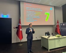 Türk savunma sanayi firmaları Berlin'de öğrencilerle buluştu