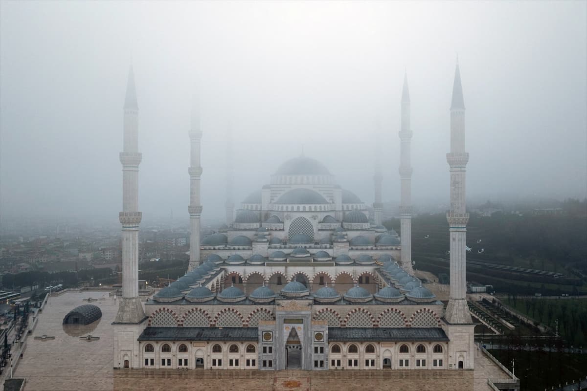 İstanbul'da sabah saatlerinde sis etkili oluyor