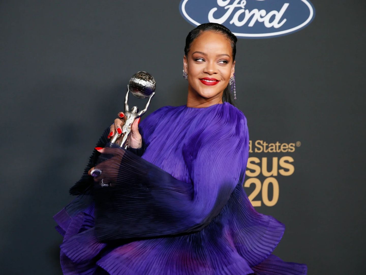 Rihanna'nın California'daki evi kurşunlandı