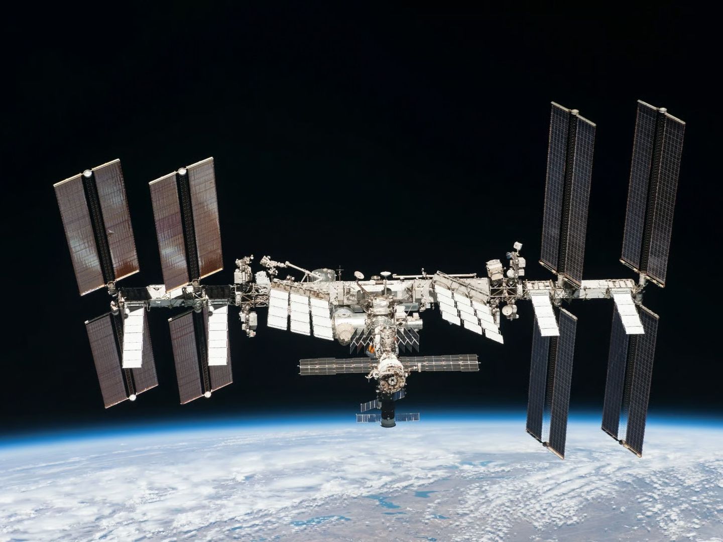 Uluslararası Uzay İstasyonu'nda sızıntı alarmı: Astronotlara acil tahliye uyarısı