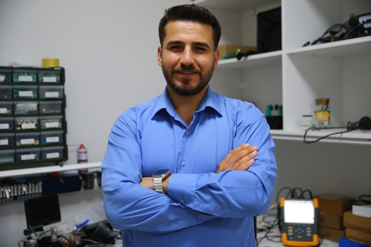 Akıllı gözlük "Heysem" projesinin sahibi 23 yaşındaki girişimci Serkan Işıklı.