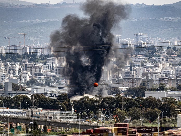 İran Hayfa’daki petrol rafinerisini vurdu