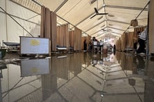 İsrail'in saldırdığı Gazze'de hastaneyi kanalizasyon suları bastı