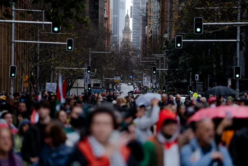 Sydney’de on binler Filistin için yürüdü. (ABC)