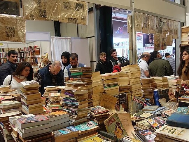 Sahaflara nefes aldıran karar: Belli kitapların tescil zorunluluğu kaldırıldı