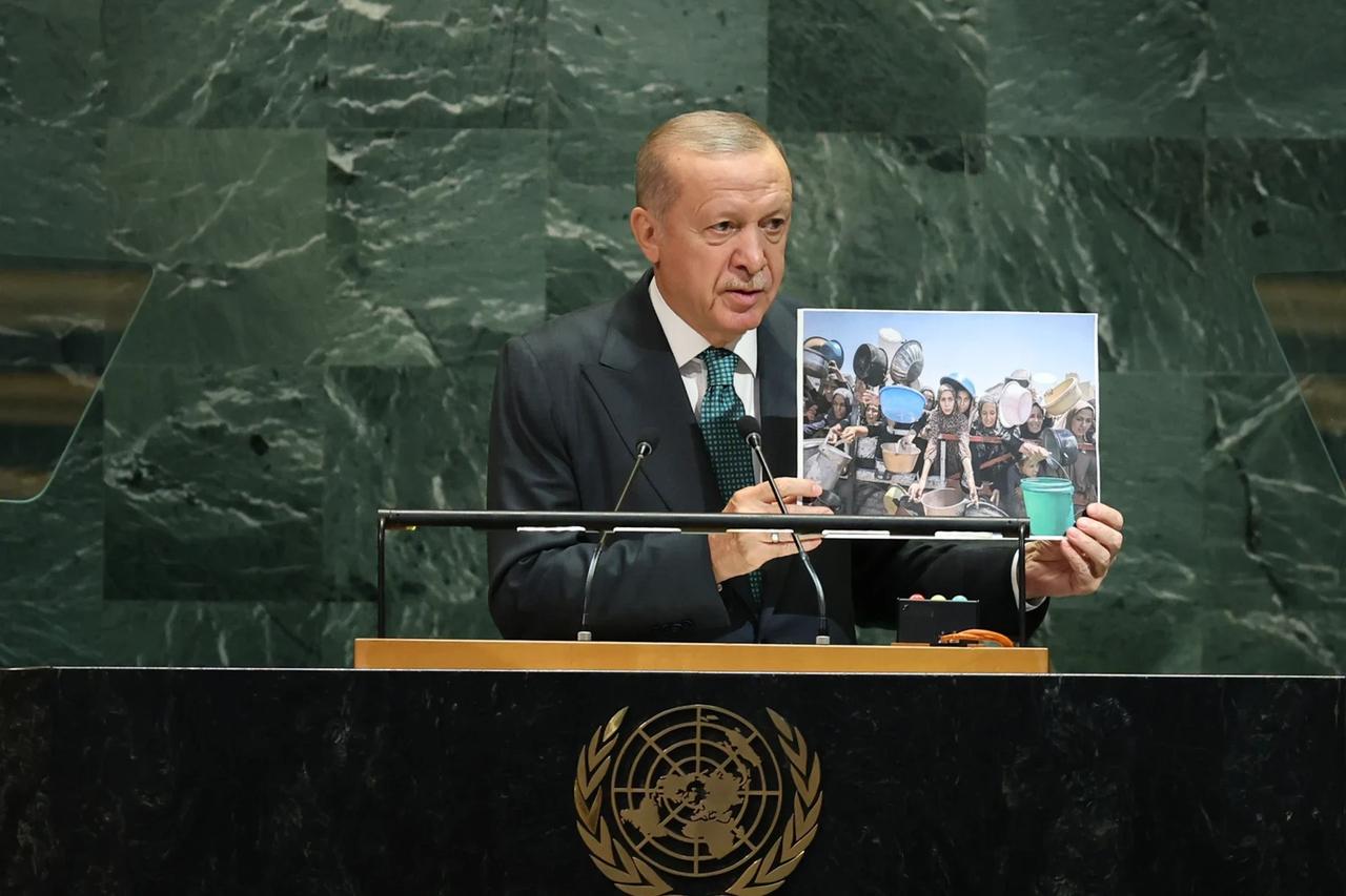 Ünlü akademisyenden "İran'dan sonra sıra Türkiye'de" iddiası