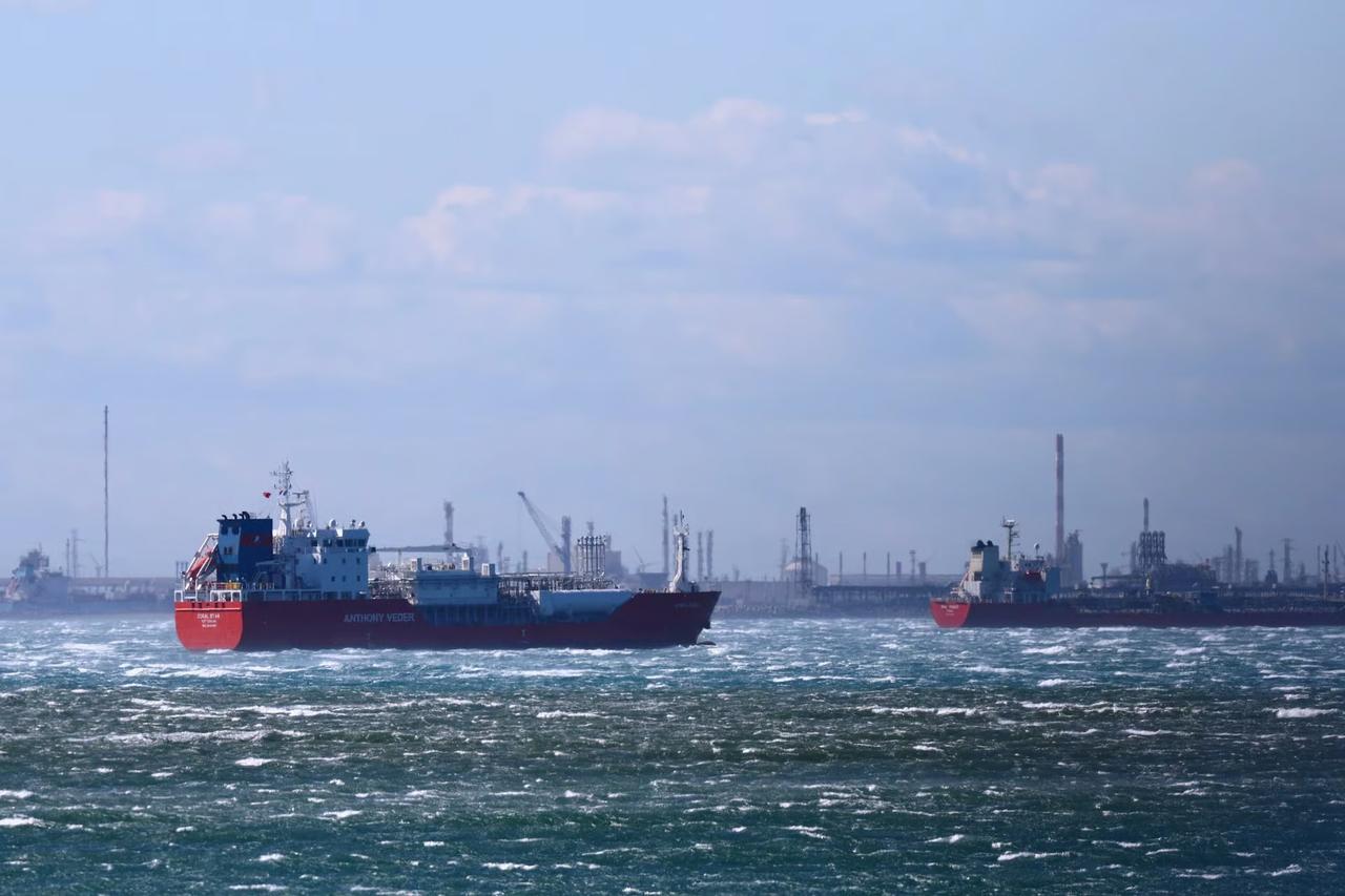 Hindistan'a ait iki petrol tankeri Hürmüz Boğazı'ndan geçti