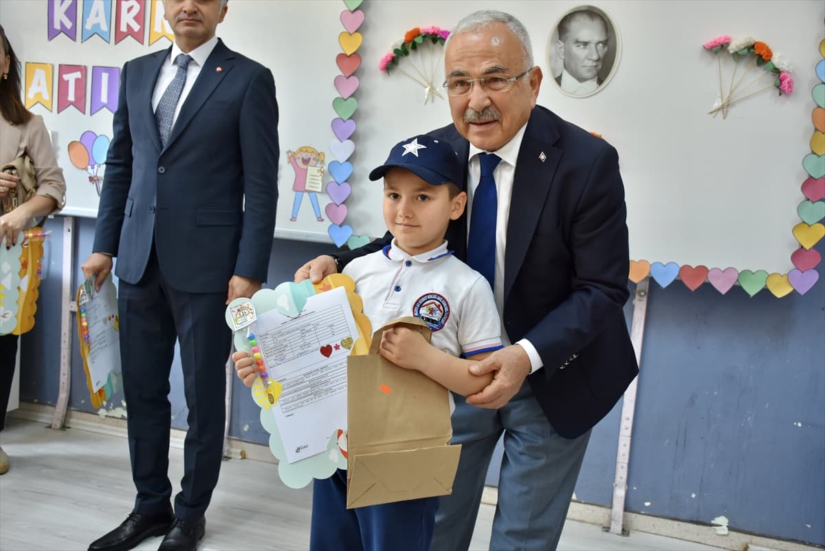 Öğrencilerin karne heyecanı