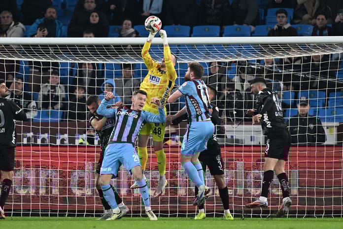 Kaleci Victor geçit vermedi