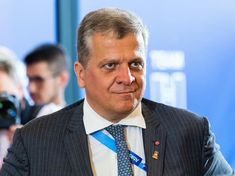 'Sahte diplomalı' elçi görevden alındı