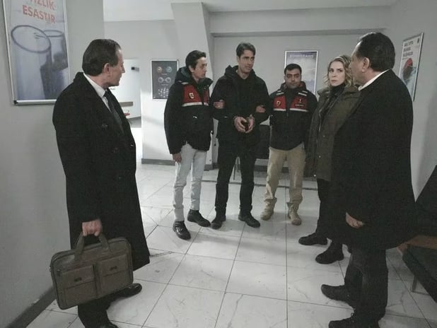 Arka Sokaklar son bölüm full izle | Kanal D ile Arka Sokaklar 739. bölüm izle | Barış'ın evine Jandarma operasyonu