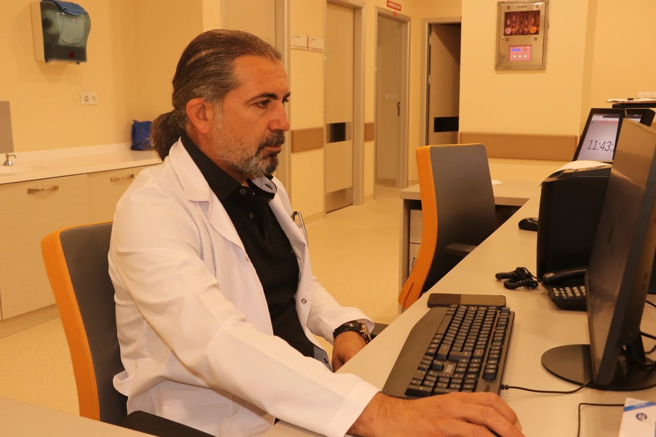 Erzincan Mengücek Gazi Eğitim ve Araştırma Hastanesi Enfeksiyon Hastalıkları Klinik Mikrobiyoloji Bilim Dalı Başkanı Prof. Dr. Faruk Karakeçili