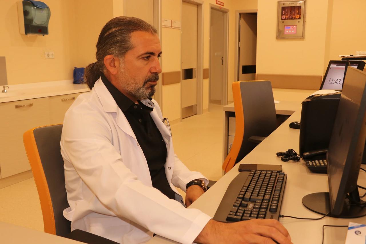 Erzincan Mengücek Gazi Eğitim ve Araştırma Hastanesi Enfeksiyon Hastalıkları Klinik Mikrobiyoloji Bilim Dalı Başkanı Prof. Dr. Faruk Karakeçili