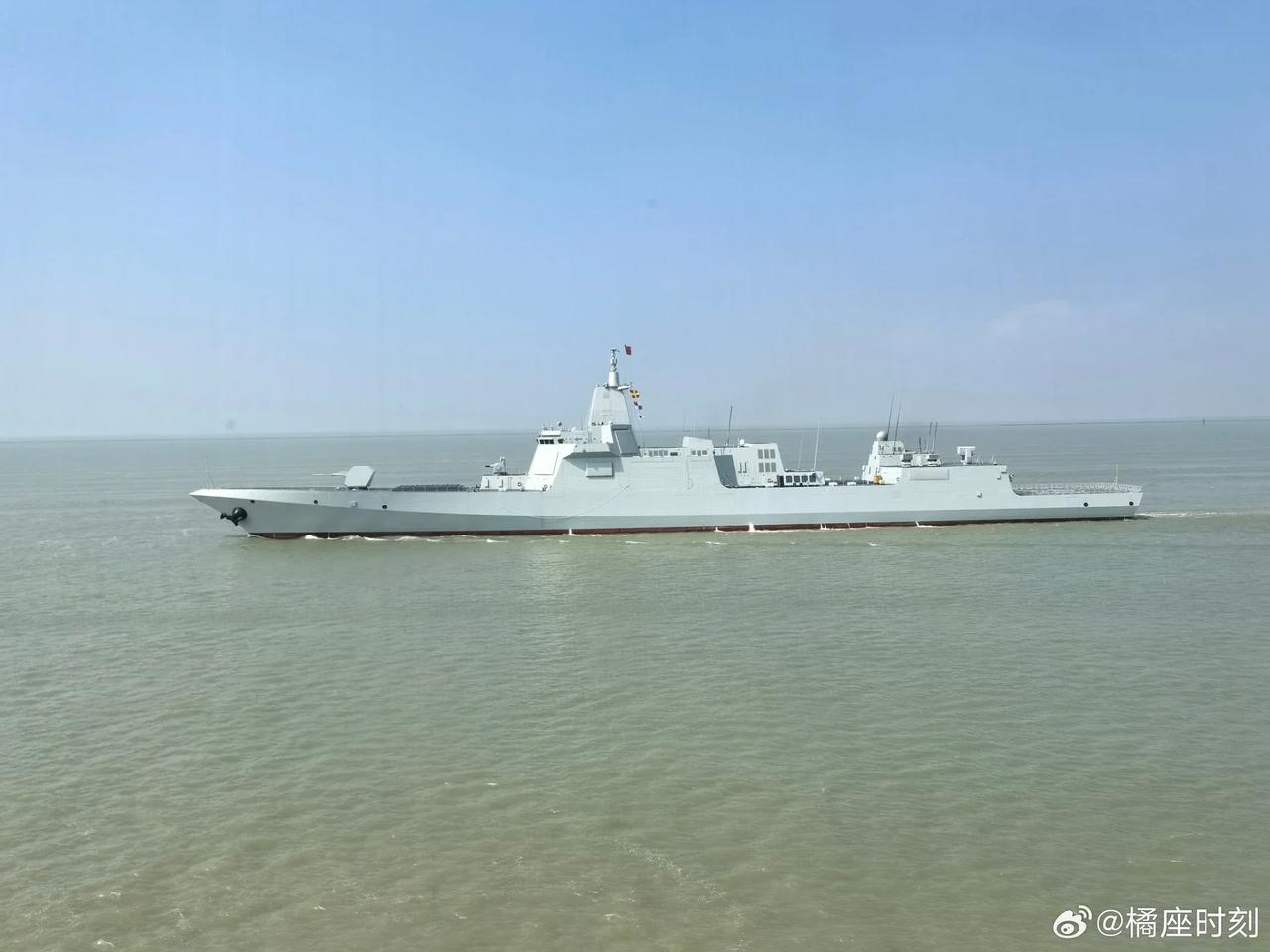 Çin iki yeni Type 055 destroyerini tanıttı