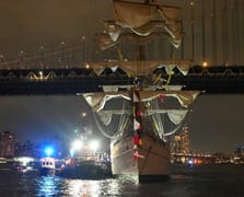 Meksika gemisi Brooklyn köprüsüne çarptı: 2 ölü