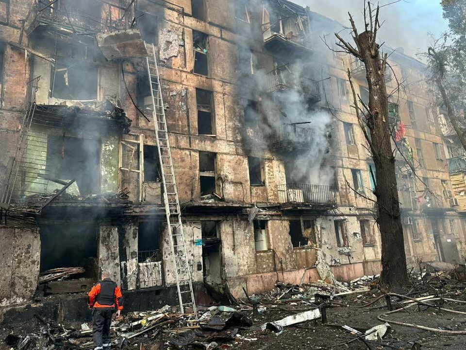 Russian Strikes Kill 14 in Kyiv 